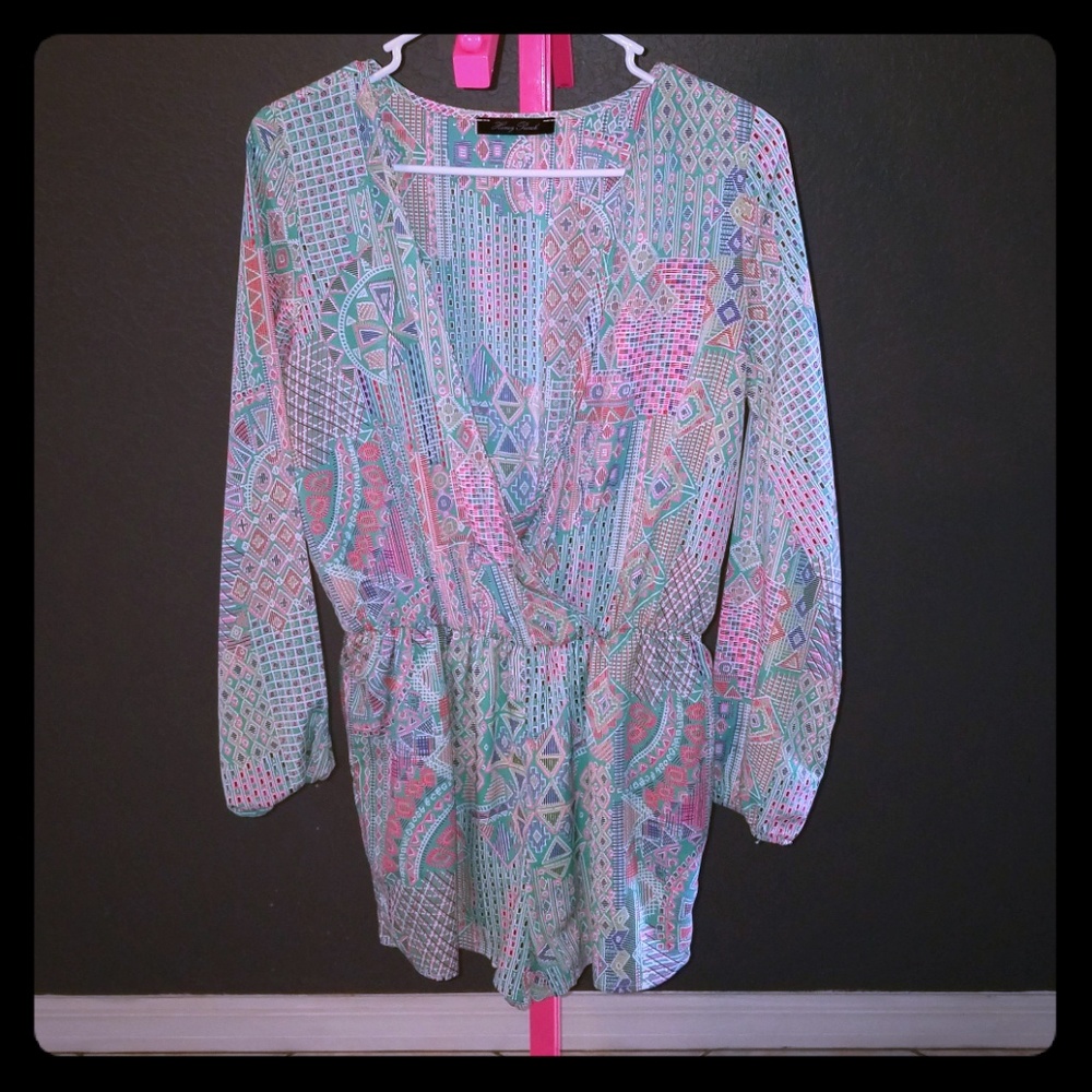 Honey punch romper size m NWOT